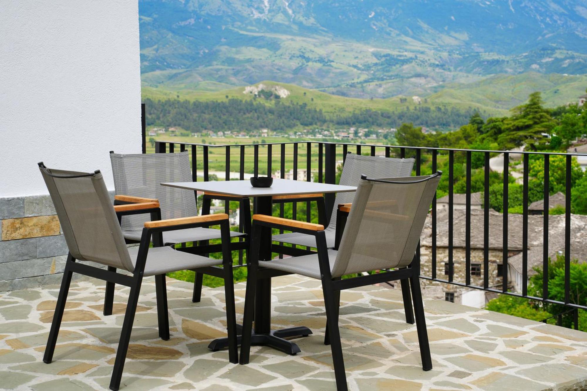 Castlefront Villa Gjirokaster Ngoại thất bức ảnh