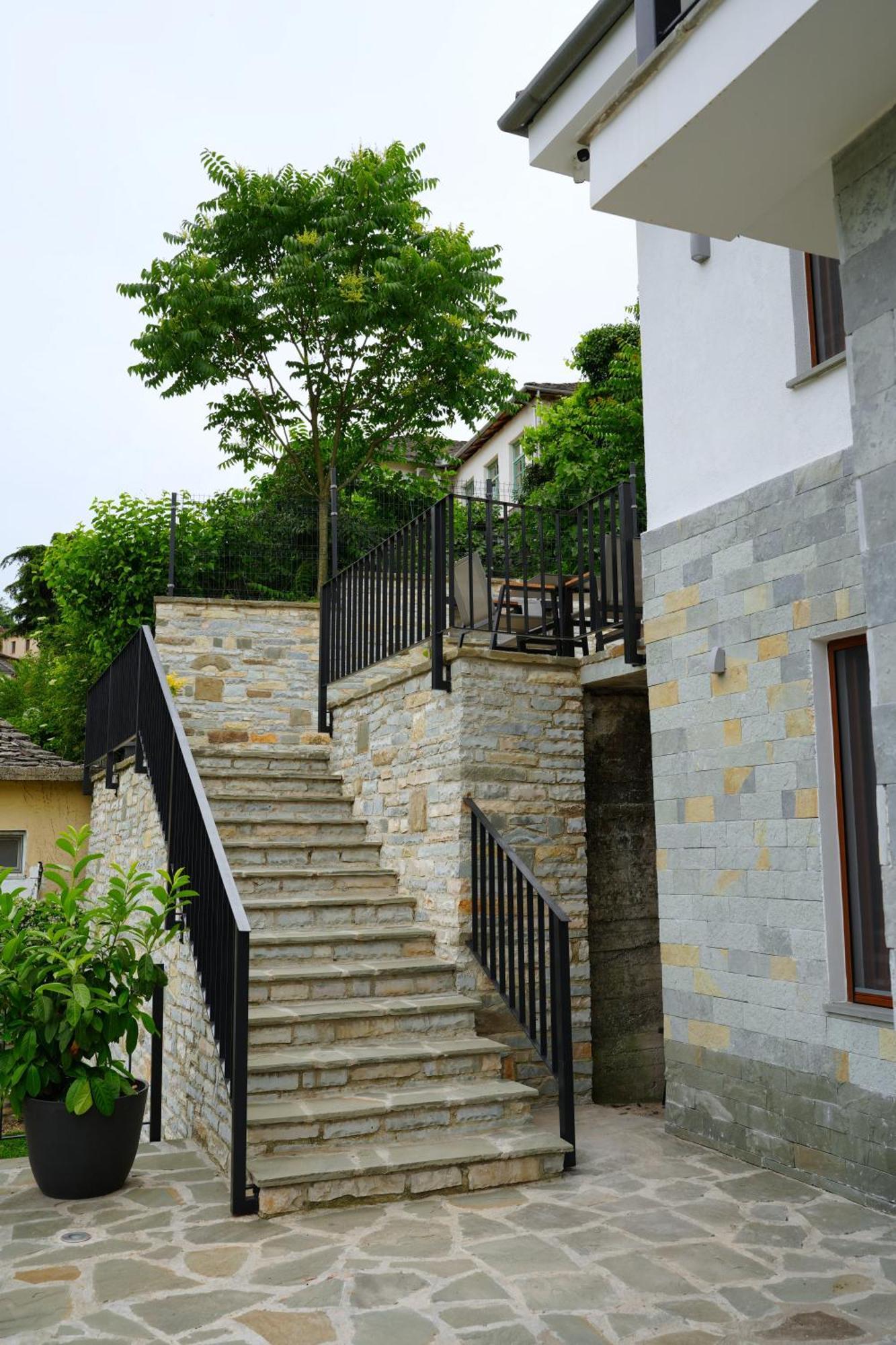 Castlefront Villa Gjirokaster Ngoại thất bức ảnh